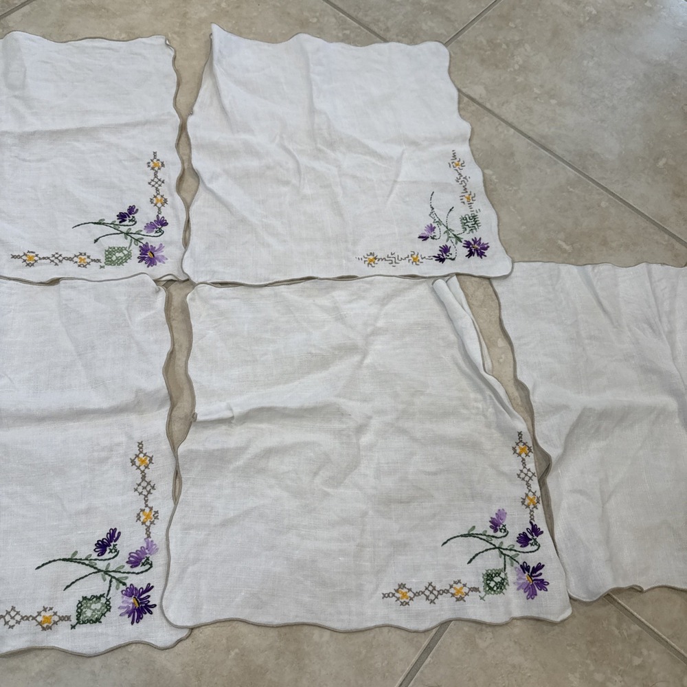 Vintage embroidered‎ Floral handkerchiefs or Napkins 14" by 14" Lot Of 5 - Picture 8 of 11